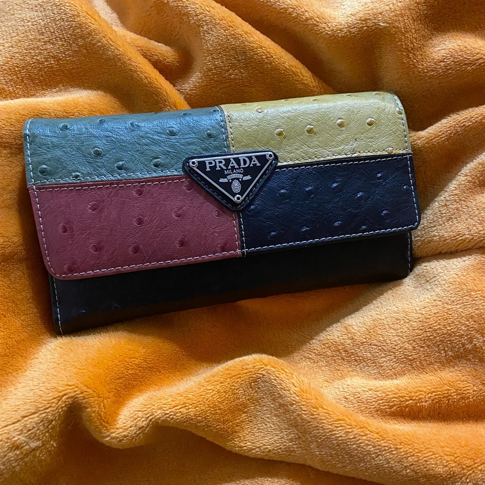 Prada wallet - Picture 1 of 3